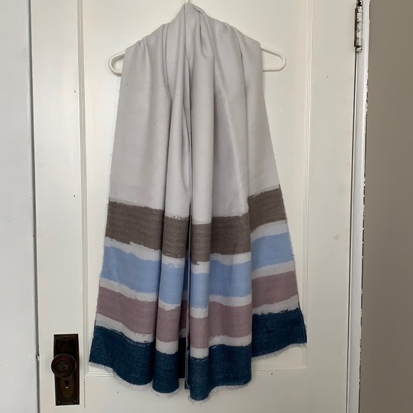 Collectioneighteen wrap scarf - Picture 4 of 4